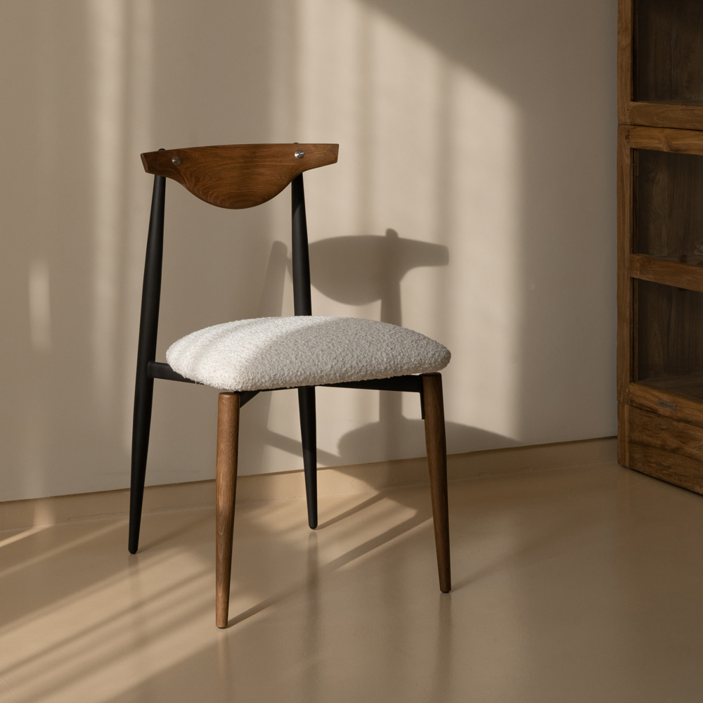 Vicuna dining chair (Boucle)