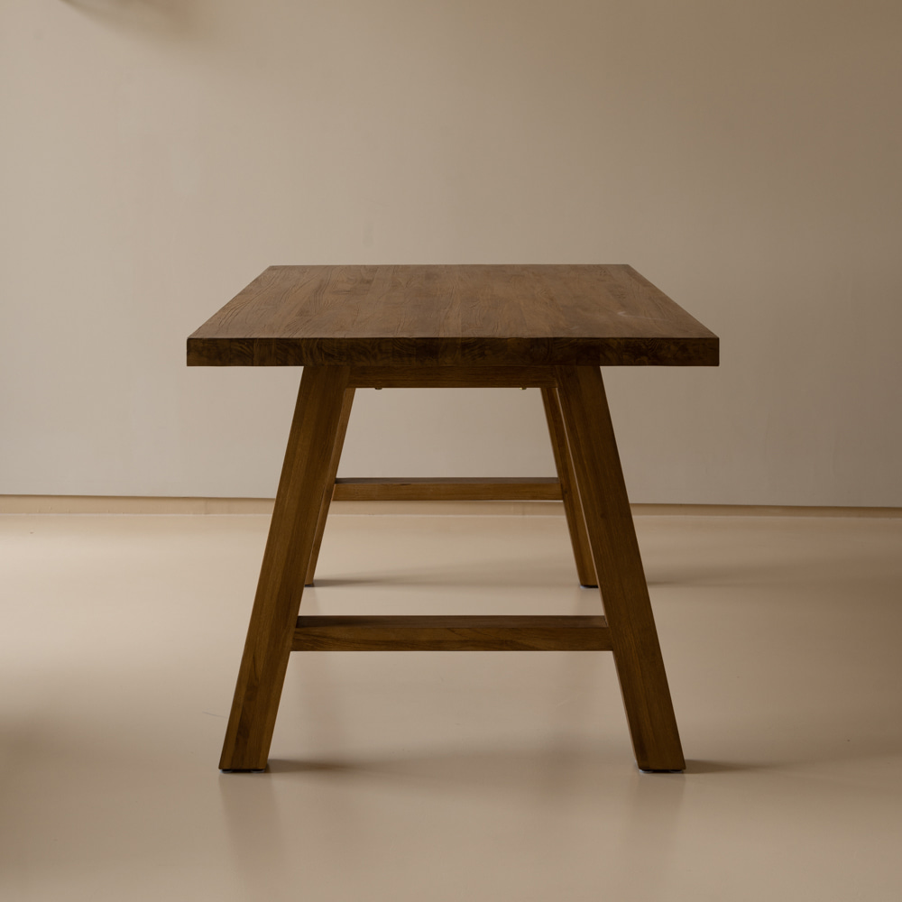 Maison Dining Table 1600